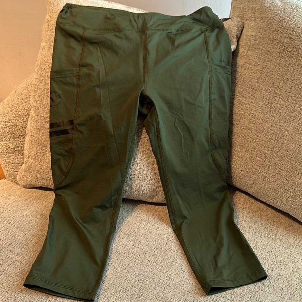 Virus cropped leggings/athletic wear. Army green with pockets on the side.